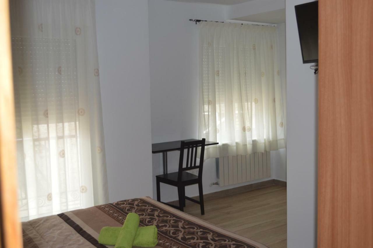 Hostal Rural Amador Puente de Vadillos Bagian luar foto